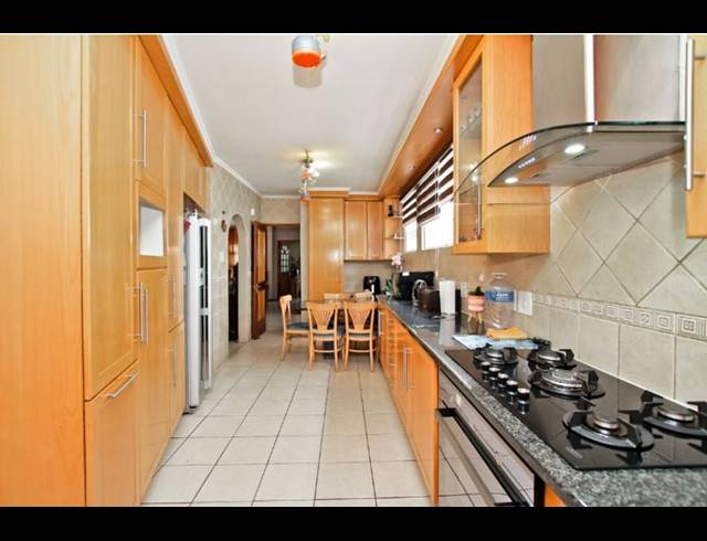 4 BEDROOM CLUSTER FOR SALE IN BRUMA